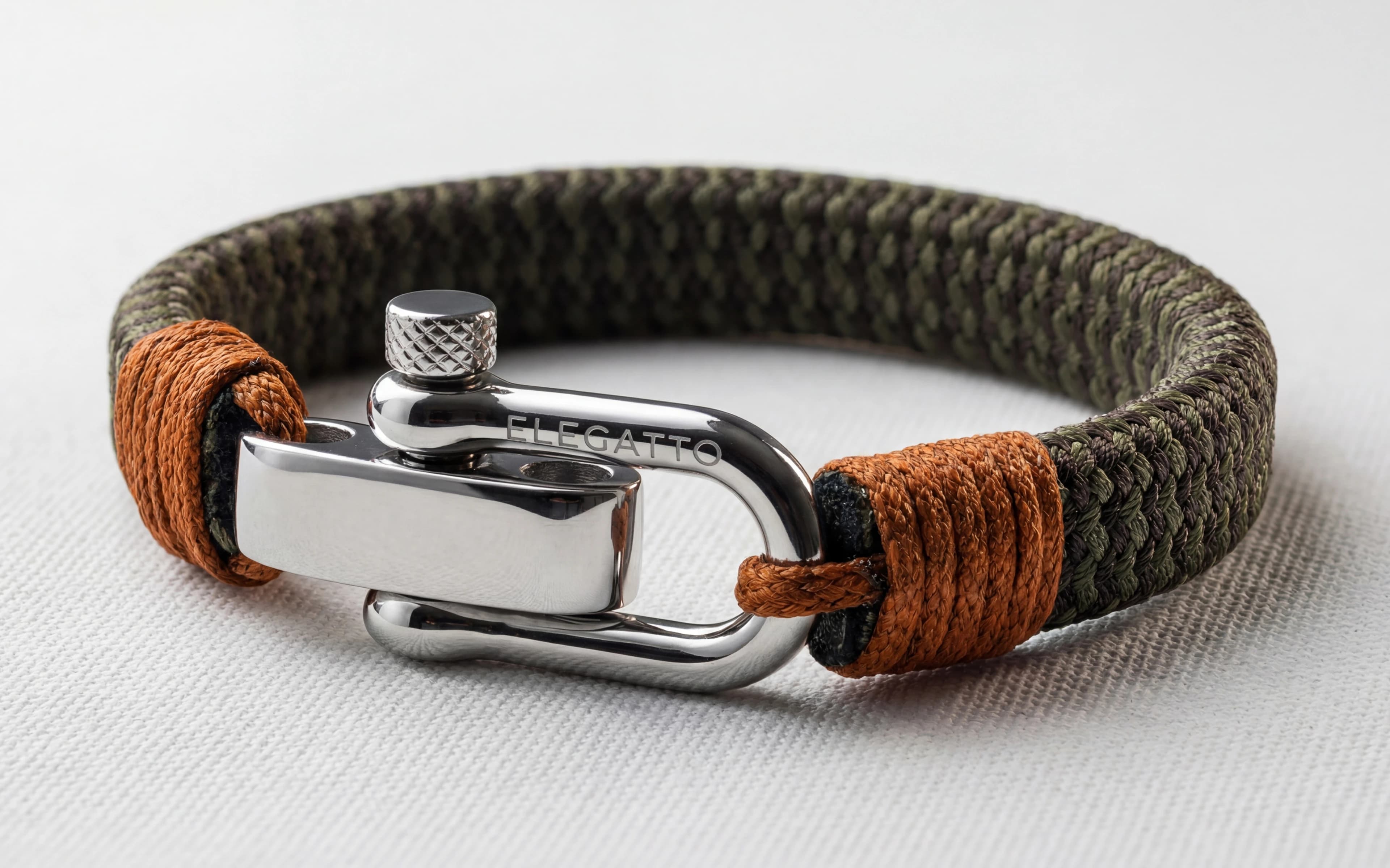 E-shot Studio precision AI rendering — product photography for jewelry and high-detail items